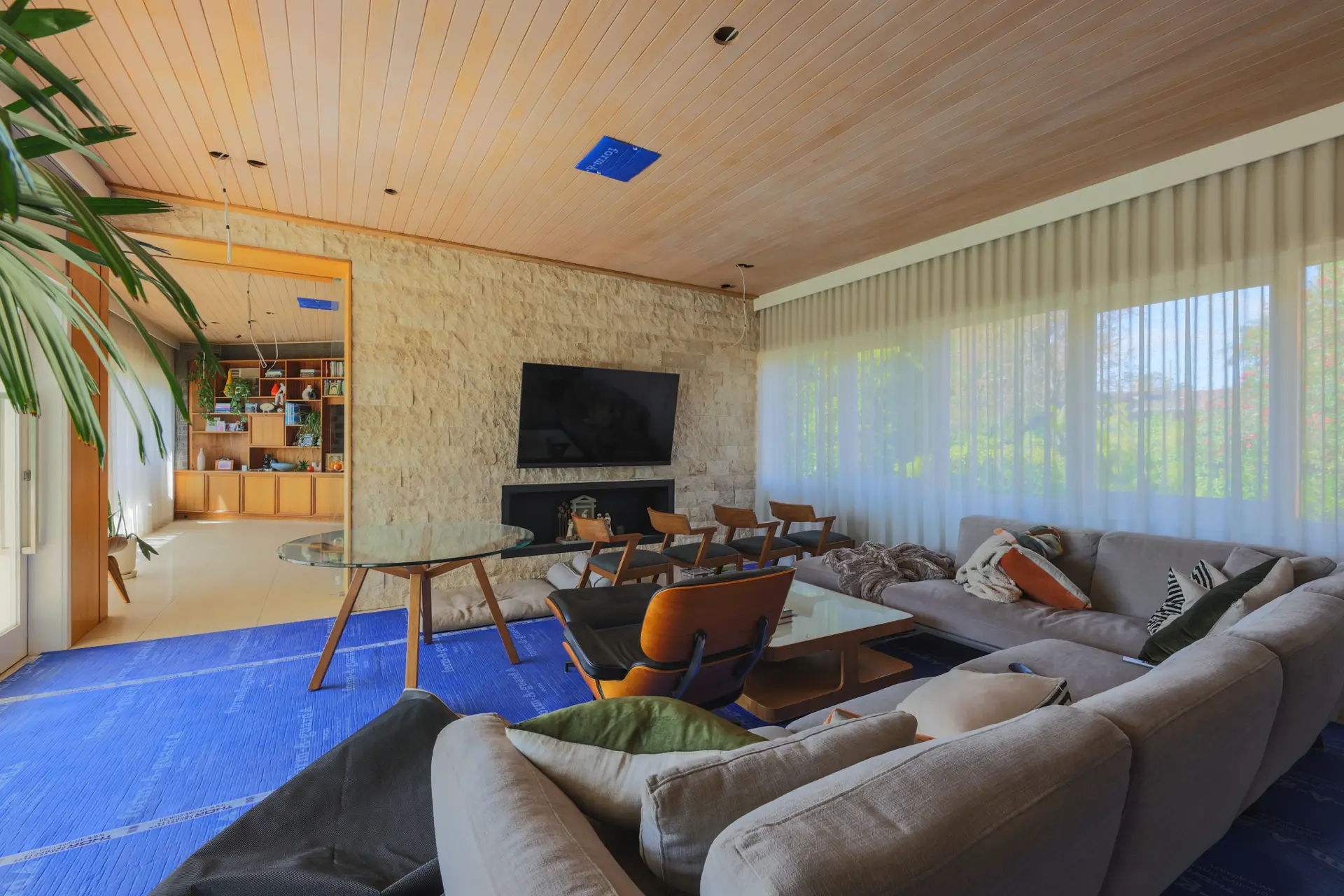 Ivanhoe East living space
